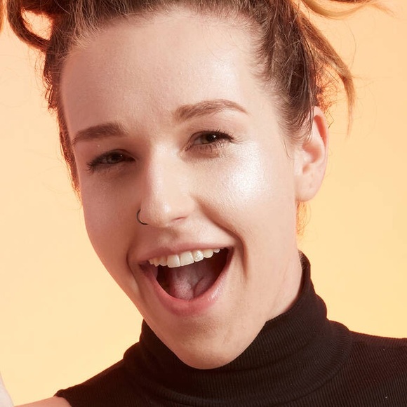 NYX California Beamin’ Liquid Highlighter, Pearl Necklace - Picture 9 of 9